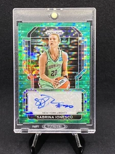 2022 Panini Prizm WNBA Sabrina Ionescu Signatures Green Pulsar Auto Autograph/25 - Foto 1 di 3