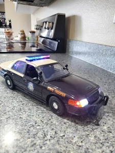Florida Highway Patrol - Ford Crown Vic w/ All Flashing Lights - Picture 1 of 14