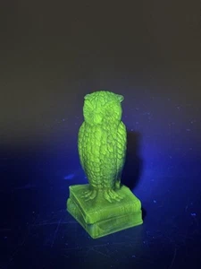 Degenhart Glass Figurine Wise Owl on Books Blue Cobalt Manganese Glow Green - Picture 1 of 15