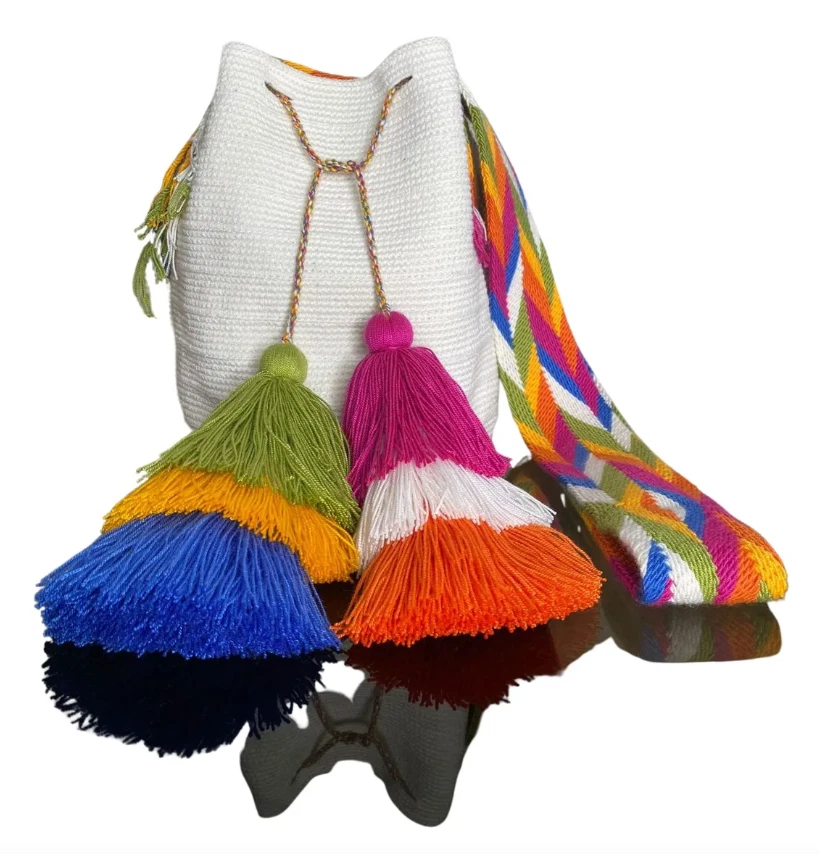 Mochila Wayuu Blanca - Diseño con 6 Campanas | Bolso Original Hecho a Mano de Colom Foto 1 de 1