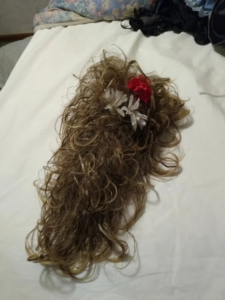 pelucas sintéticas sobre hombros y hombros  Foto 1 de 4