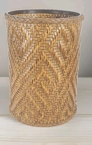 Vtg Brown Woven Wicker Round Trash Can / Waste Basket Boho/Jungalow Planter Bin - Picture 1 of 6