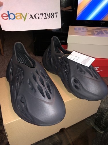 Adidas Yeezy Foam Runner grigio onice da uomo taglia 12 deadstock DS HP8739 spedizione veloce