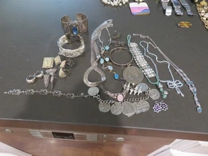 A Whole LOT Vintage & Modern Sterling & not Jewelry Pieces 22 pc. Lot - Foto 1 di 12