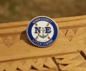 Alfiler trasero de 1" solapa de metal y esmalte North Everett NE Little League desde 1952 - Imagen 1 de 5