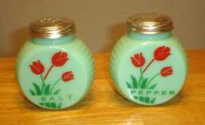 Coctelera de sal y pimienta de tulipán de vidrio verde jadeíta Art Deco vintage - Imagen 1 de 15