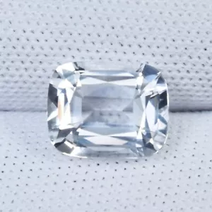 1.99 ct TOP LUSTROUS COLORLESS NATURAL WHITE BERYL / GOSHENITE - Cushion Video ! - Picture 1 of 3