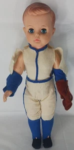 Muñeca niño vintage jugador de béisbol, ropa de fieltro, 18,5" ojos cerrados muñeca años 60 - Imagen 1 de 14