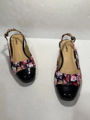 Trotters Dea bomba slingback estampa floral com biqueira preta salto modesto 8 WW - Imagem 1 de 4