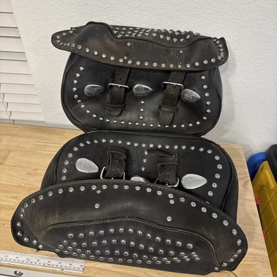 Juego de bolsas de sillín de cuero con tachuelas Softail Harley Davidson Heritage OEM 5997 5998 Foto 1 de 4