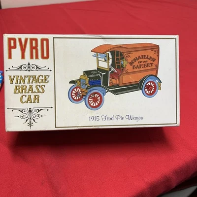 Pyro C459 1/32 1915 Ford Pie Wagon Model T Vintage Brass Car Plastic Model Kit - Image 1 of 4
