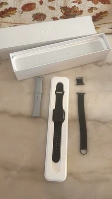 Apple Watch Series 3 42mm Space Gray Aluminum Black - MTF32LL/A  Mint Condition! - Image 1 of 4