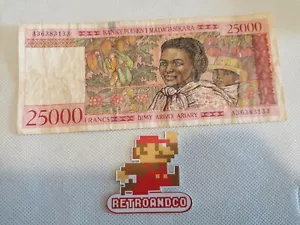 MADAGASCAR Billet 25000 FRANCS ARIVO ARIRAY MERE AVEC SON bébé BON ETAT - Foto 1 di 2
