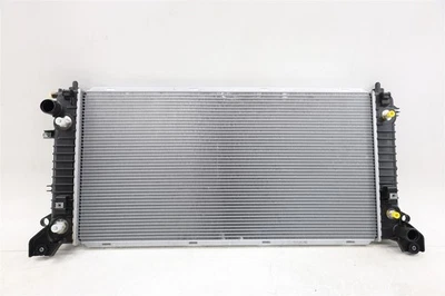 NUEVO OEM GM Radiador Conjunto 84207654 Sierra Silverado 1500 Tahoe Yukon 15-16 Foto 1 de 4