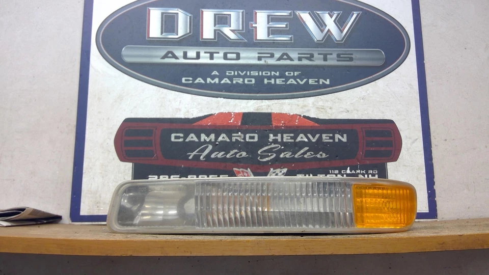 Front TURN SIGNAL BLAZER S10/JIMMY Left 82 83 84 85 86 87 88 89 90 91 92 93 94 - Image 1 of 2