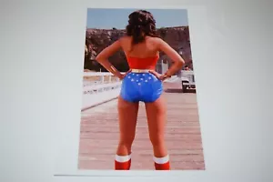 Lynda Carter Wonder Woman Pinup 8x10 Hochglanz Foto vollbusig sexy Dekolleté TV 0411 - Bild 1 von 1
