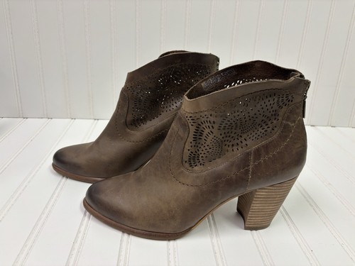 Stivali UGG Charlotte marrone cioccolato pelle nabuk traforati donna 9 western