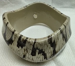 Vintage KJL Kenneth Jay Lane Schlangenleder Print Lucite Armreif Armband. - Bild 1 von 14