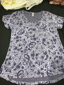 LuLaRoe Classic Tee T Shirt Size Medium Beautiful Two Tone Purple Paisley Print - Picture 1 of 6