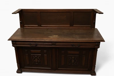 Antiguo gabinete de cabaña francés tallado con grifo de nogal Foto 1 de 4