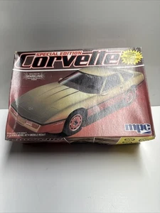 Edición Especial Corvette Oro Brillante Metálico Escala 1/25 Kit 1-3724 - Imagen 1 de 8