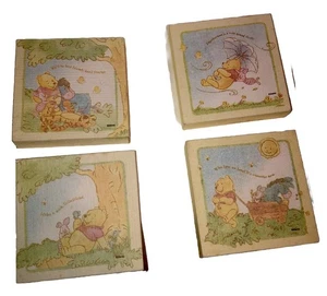 C.R Gibson Bebés Primera Obra de Arte Cuatro Colgantes de Pared Disney Pooh Arte en Lienzo  - Imagen 1 de 6