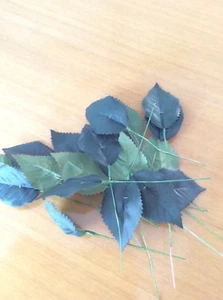 40 x ARTIFICIAL SILK ROSE LEAVES, LEAF, WEDDINGS, FLOWERS, FOLIAGE READY TO USE - Picture 1 of 2