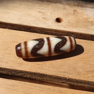 Exquisite Himalayan Indo Tibetan Agate ZigZag Lines Bead Featuring UniquePattern - Picture 1 of 11