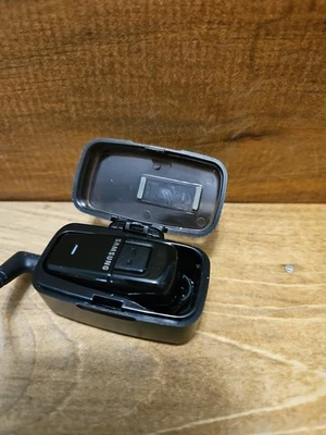 Samsung WEP200 Black Wireless Bluetooth Ear-Hook Headset with Charging Case - K7 - Image 1 of 4