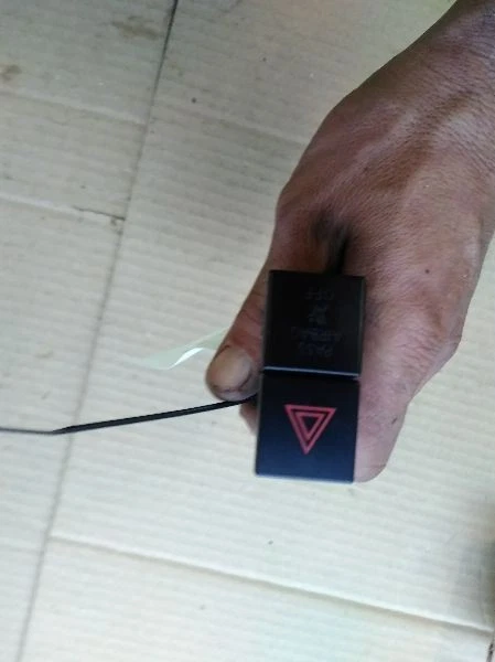 Ford Focus 2006 interruptor de peligro 76514 Foto 1 de 4