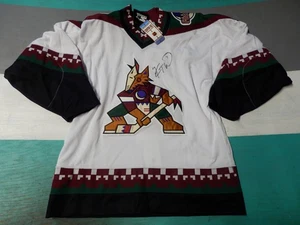 Camiseta deportiva de hockey con correa de lucha para principiantes Phoenix Coyotes auténtica para hombre 48 firmada - Imagen 1 de 5