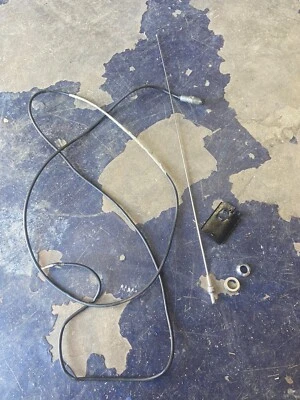 Chevrolet Corvette 1978 antena de radio con herrajes, etc.  Foto 1 de 4