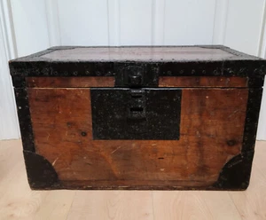 Vintage Solid Pine and Metal Storage Trunk Work Box Coffee Table Treasure Chest - Picture 1 of 13