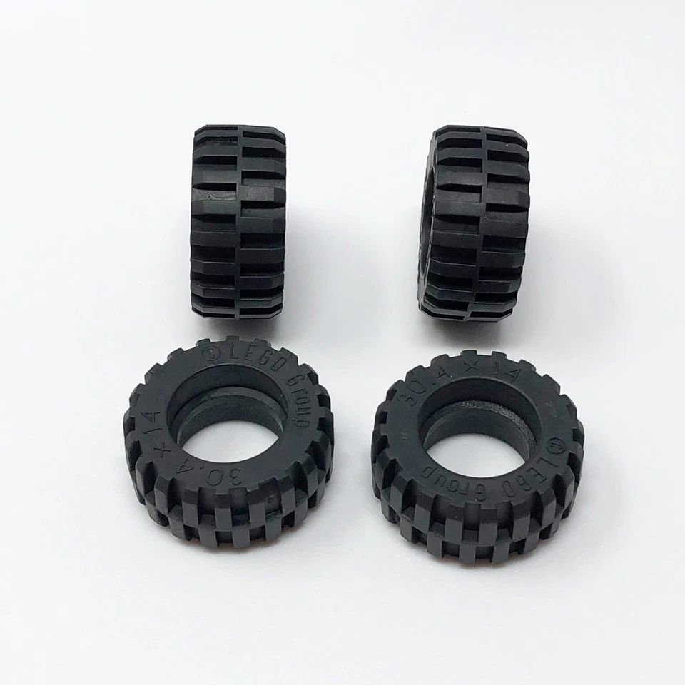 92402 Neumático LEGO 30,4x14 Banda de rodadura desplazada alrededor del centro de la banda de rodadura (4) Foto 1 de 1