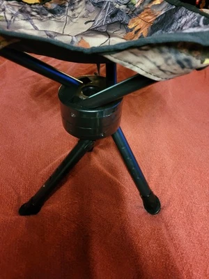 Табурет NewPortableFoldingDesignHuntingLightTripodShivel StoolMossyOakBreak-up - Изображение 1 из 4