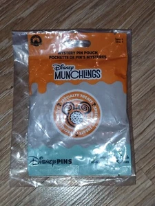 New Original Mystery Pin Pouch Munchlings Disney Pins 2024 - Zdjęcie 1 z 2