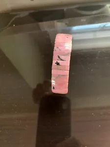 Wunderschönes rosa Jade Erweiterungsarmband. Neu ohne Etikett.  Größe 7,75 cm ungedehnt - Bild 1 von 4