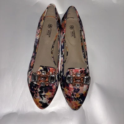Avon Cushion Walk Women’s Shoes with Floral Design and Rhinestones Size 6 - Image 1 of 4