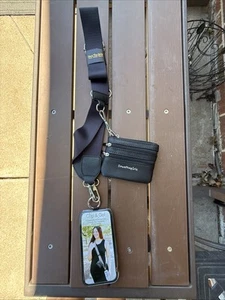 Clip & Go Pasek na telefon komórkowy Czarny Portfel na nadgarstek Regulowana torebka na ramię Nowy - Zdjęcie 1 z 3