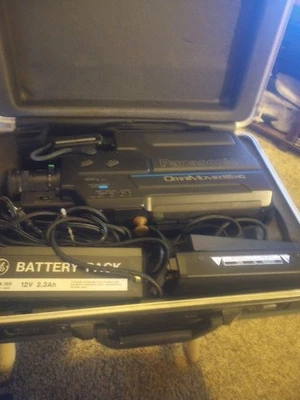 Panasonic PV-320D OmniMovie VHS AF CCD Video Camera  AC Adaptor, Case  Working  - Image 1 of 4