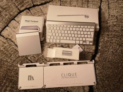 APPLE - TASTIERA A1314 + MAGIC TRACKPAD A1339 + CARICABATTERIE A1360 + BASE - Immagine 1 di 4