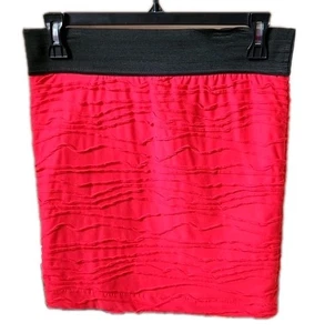 Minifalda con textura roja Stooshy ceñida al cuerpo negra forrada en la cintura S JRS - Imagen 1 de 3