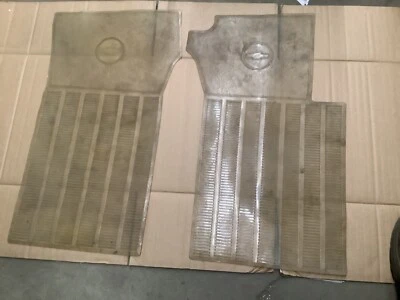 Alfombrillas de vinilo Corvette 1963-1967 C2 de 1967 originales del mercado de accesorios usadas OEM Foto 1 de 3