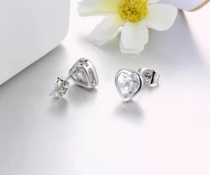 18K REAL PLATINUM FILLED HEART STUD EARRINGS MADE WITH SWAROVSKI CRYSTALS PP3 - Picture 1 of 2