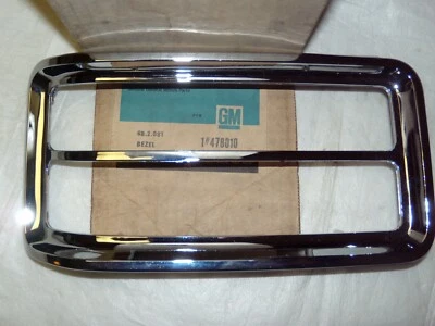1973 Pontiac Bonneville Catalina NOS Left Side Outer Tail Lamp Bezel 478010 - Imagem 1 de 3