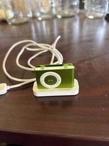 iPod Shuffle 2. Generation Grün Clip Musik Mp3 Player mit Dockingstation 1 GB - Bild 1 von 3