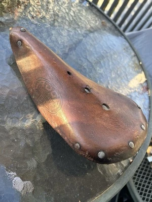 Sillín de bicicleta de cuero Adga 28A vintage, cuero "La Chatillonnaise" Foto 1 de 4