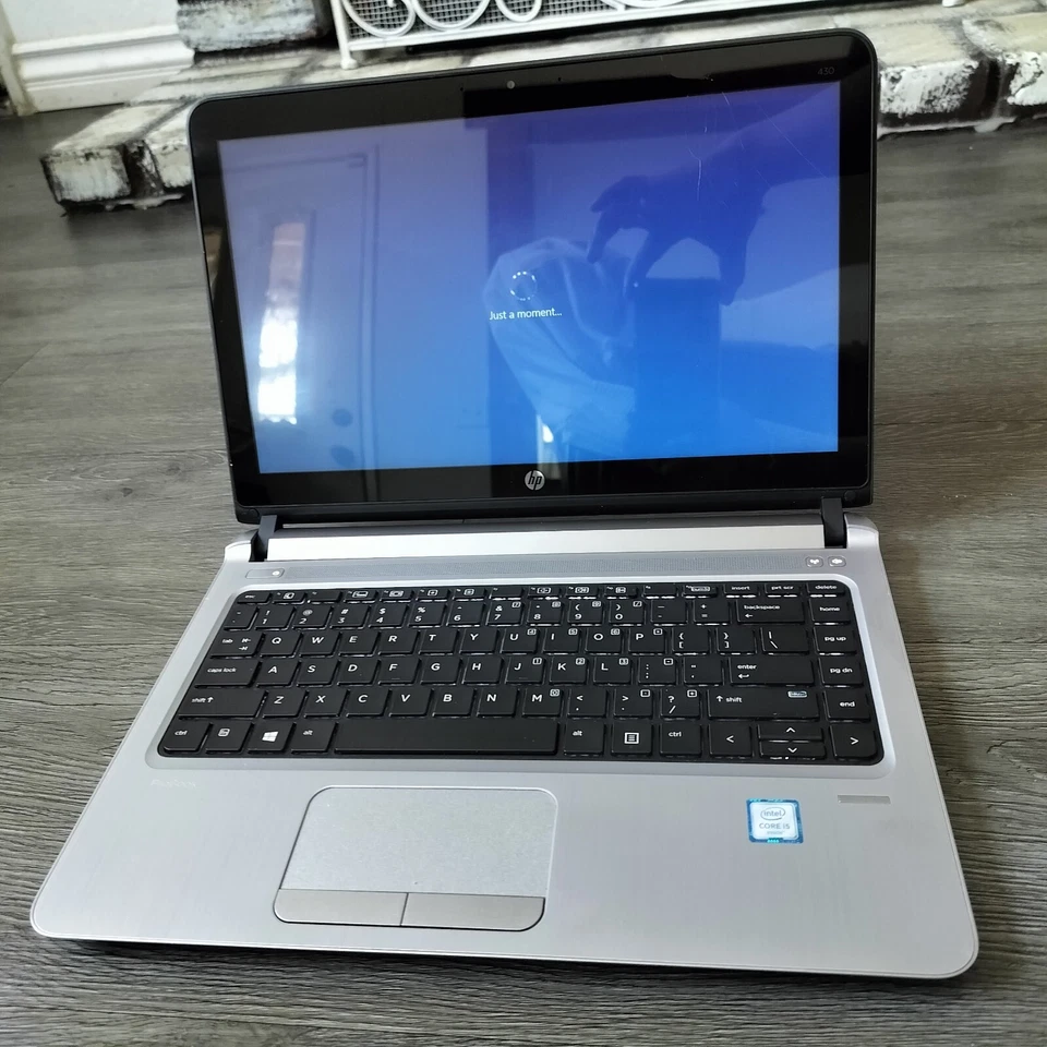 HP ProBook 430 G3 | i5-6200U 2.3GHz | 4GB RAM DDR3| 500GB SSD | Adapter - Image 1 of 4