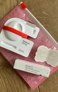 Glossier You Solid Perfume £35 Generación G Lápiz labial mate transparente en pelusa £22 - Imagen 1 de 1