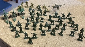 Vintage Lot 54 Pieces Of Army Men & Rifle Gun Canyons Japan - Picture 1 of 4